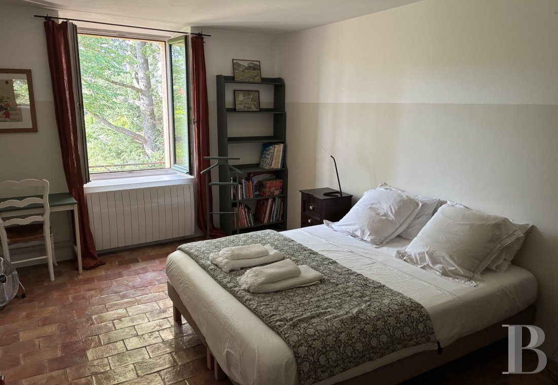 Dans le Luberon, en bordure de Lourmarin, une bâtisse du 17e siècle tout en lumière et en espace - photo  n°18